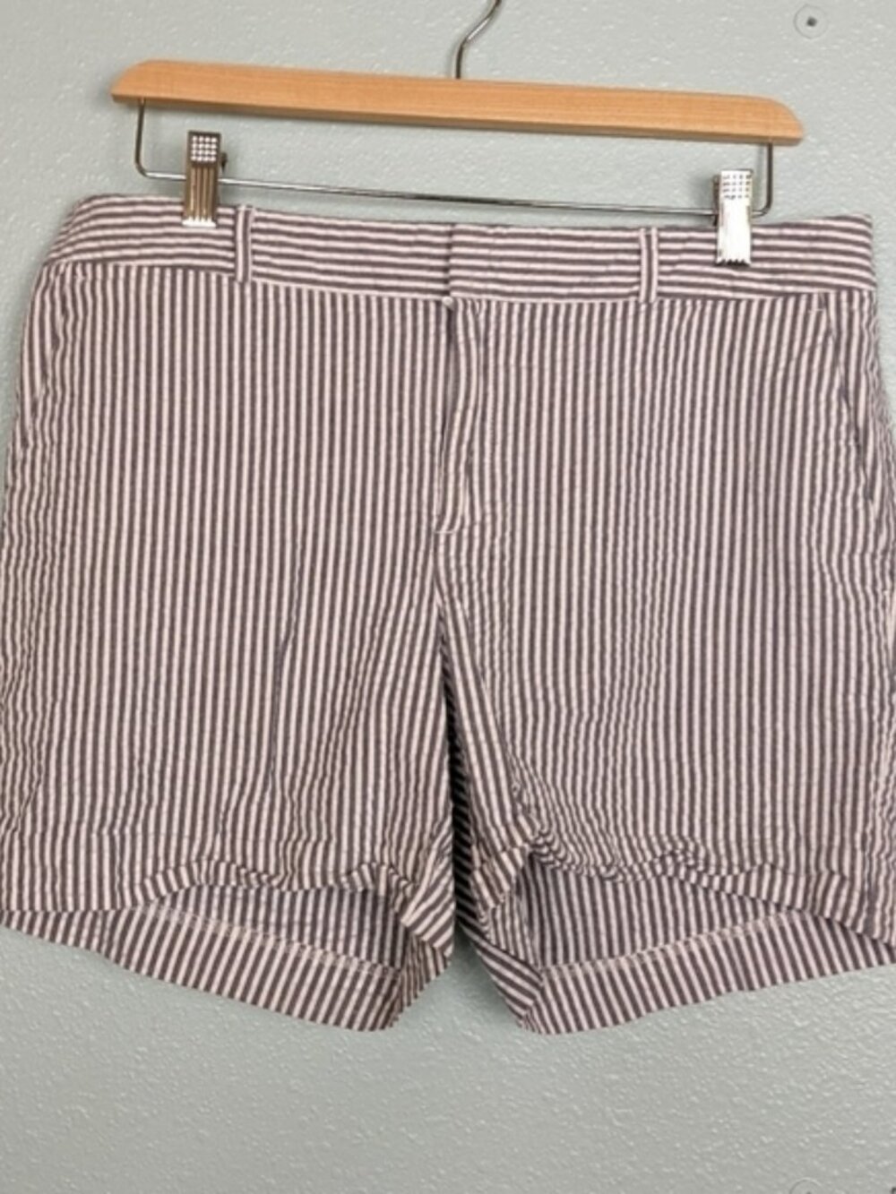 Banana Republic Factory grey white seersucker 5" shorts 10